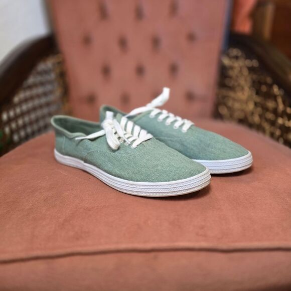 Universal Thread Sage Green Women's Sneakers - Picture 1 of 5